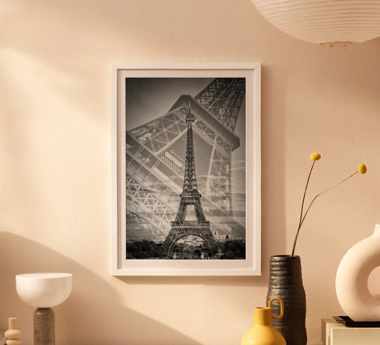 Der doppelte Eiffelturm II | Monochrom Poster von Melanie Viola