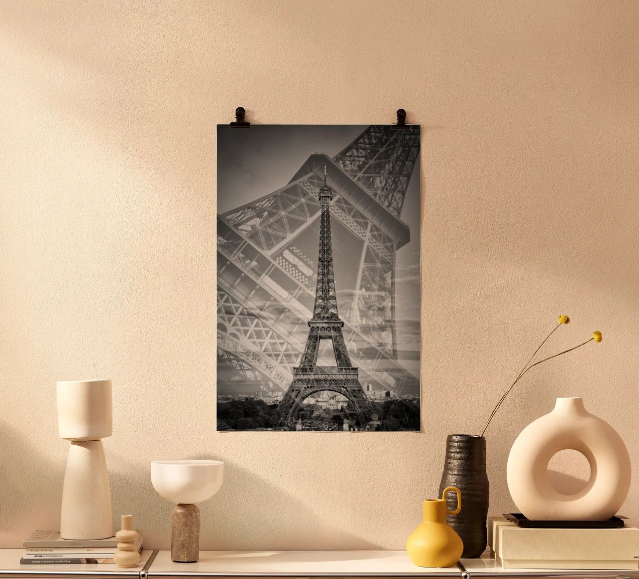 Der doppelte Eiffelturm II | Monochrom Poster von Melanie Viola