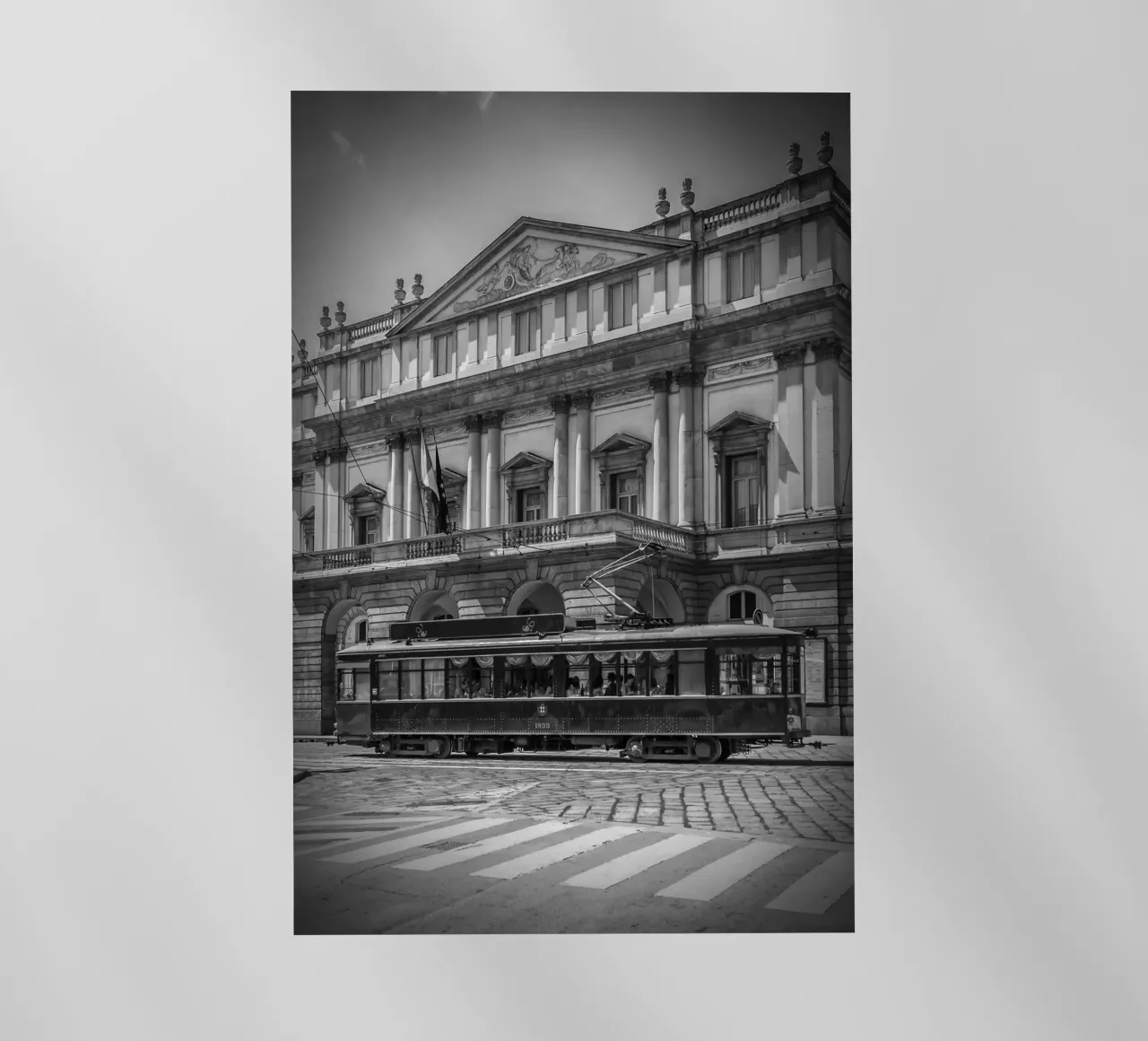 MILANO Teatro alla Scala & tram | Monochrom pellicola backlit da Melanie Viola