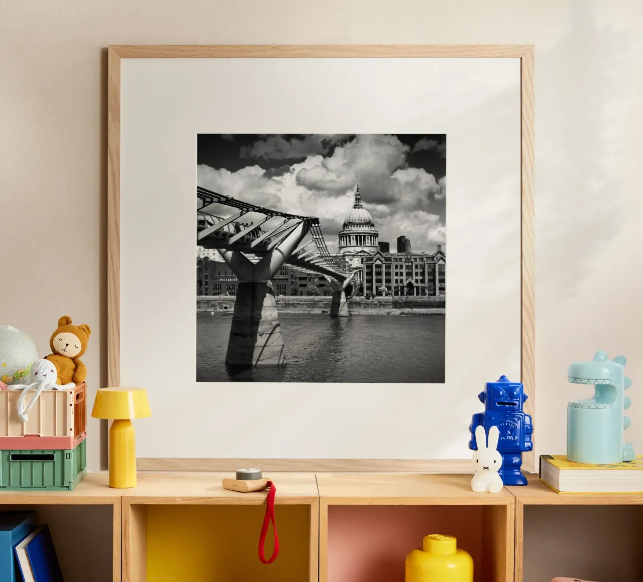 LONDRA Ponte del Millennio e Cattedrale di St Paul | Monochrom poster con telaio in plastica da Melanie Viola