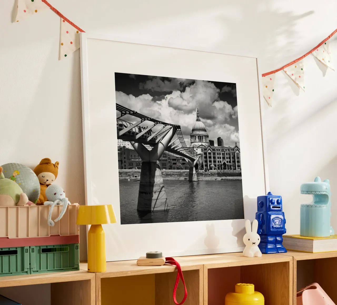 LONDRA Ponte del Millennio e Cattedrale di St Paul | Monochrom poster con telaio in plastica da Melanie Viola