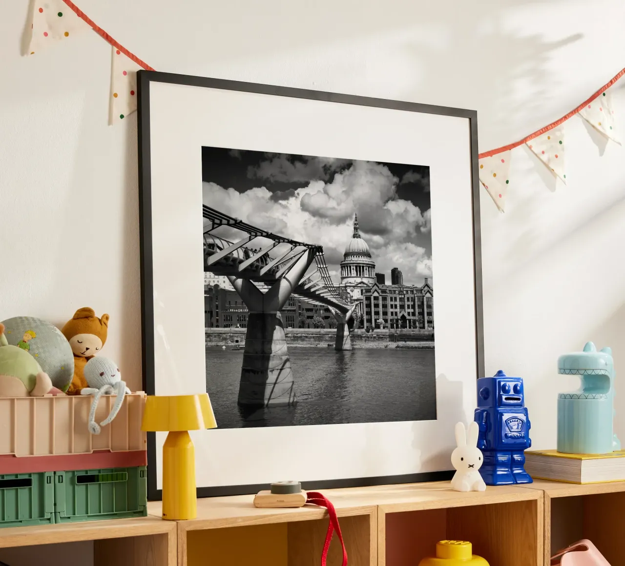 LONDRA Ponte del Millennio e Cattedrale di St Paul | Monochrom poster con telaio in plastica da Melanie Viola