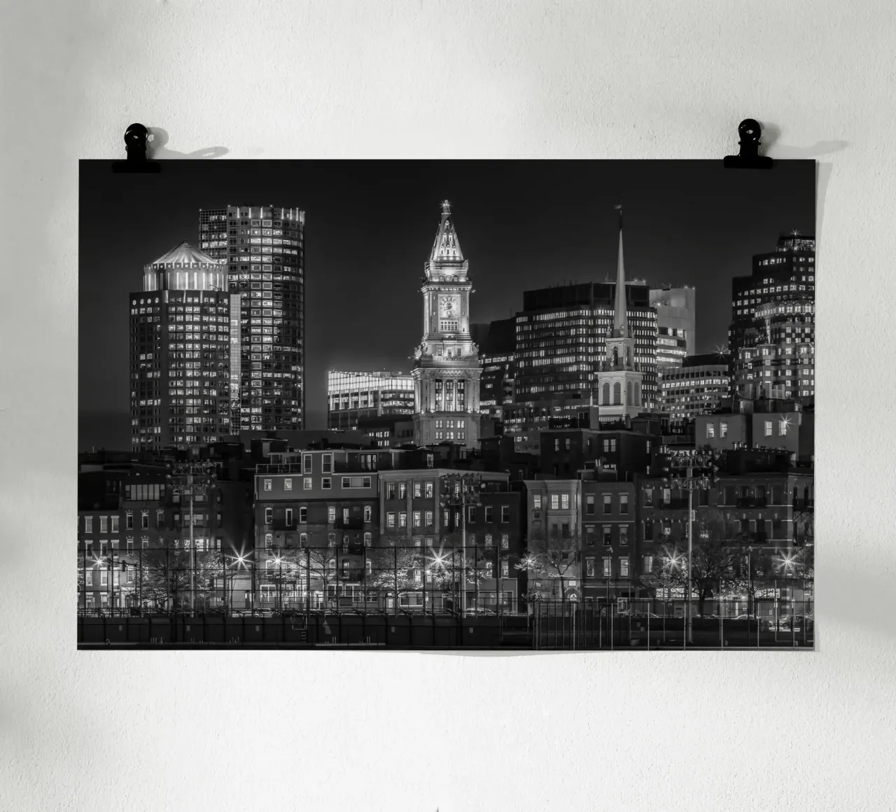 BOSTON Abendliche Skyline von North End & Financial District Poster mit Holzrahmen von Melanie Viola