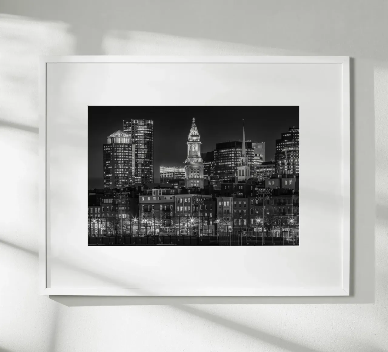 BOSTON Abendliche Skyline von North End & Financial District Poster mit Holzrahmen von Melanie Viola