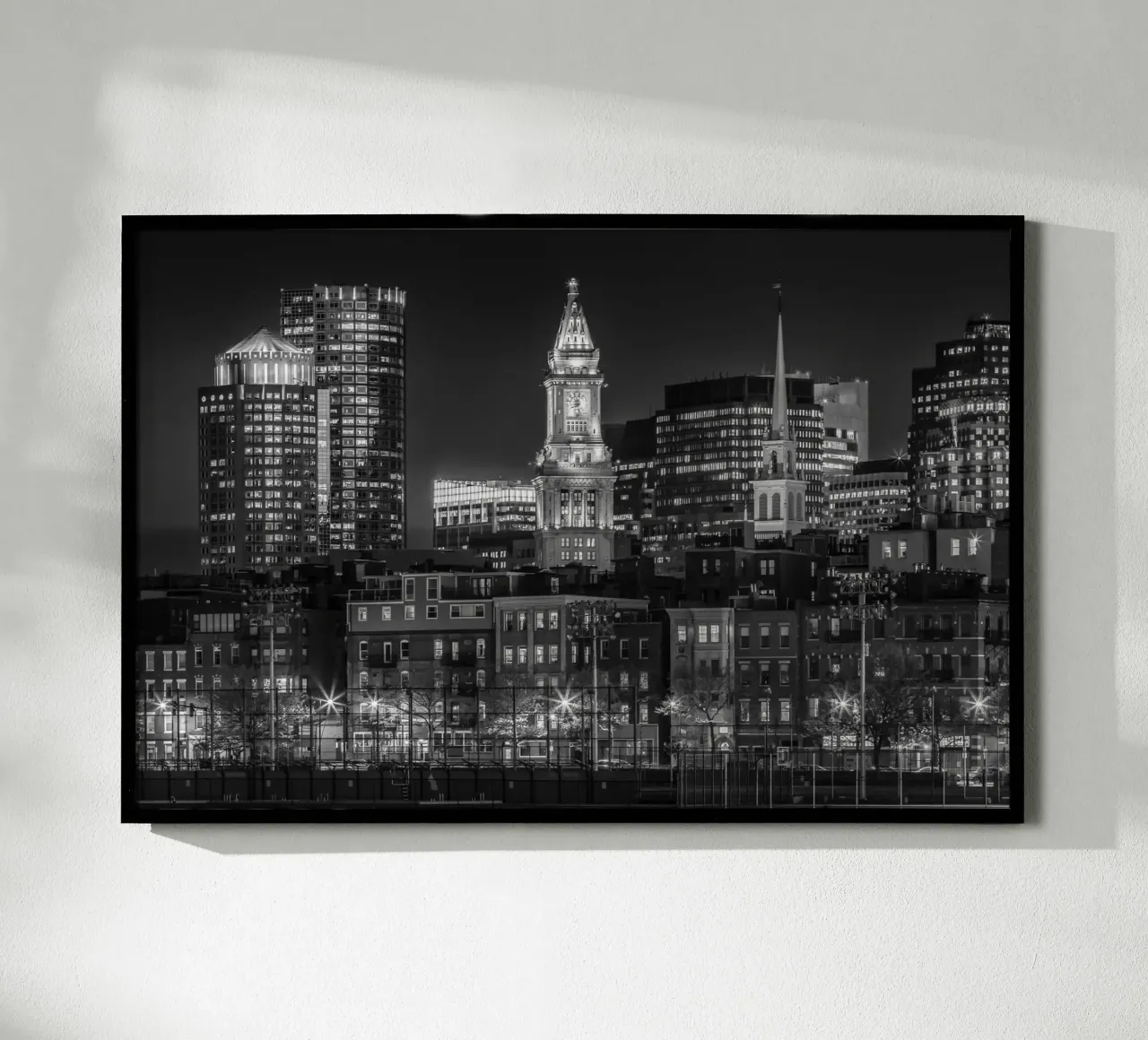 BOSTON Abendliche Skyline von North End & Financial District Poster mit Holzrahmen von Melanie Viola