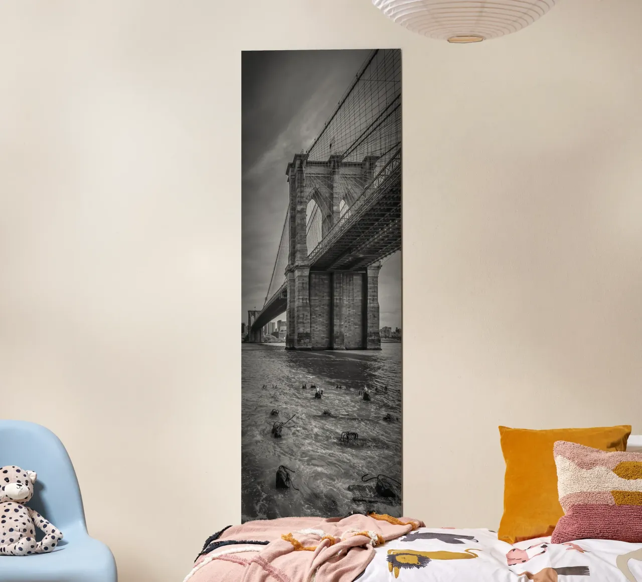 NEW YORK CITY Ponte di Brooklyn | Panorama verticale poster con telaio in plastica da Melanie Viola