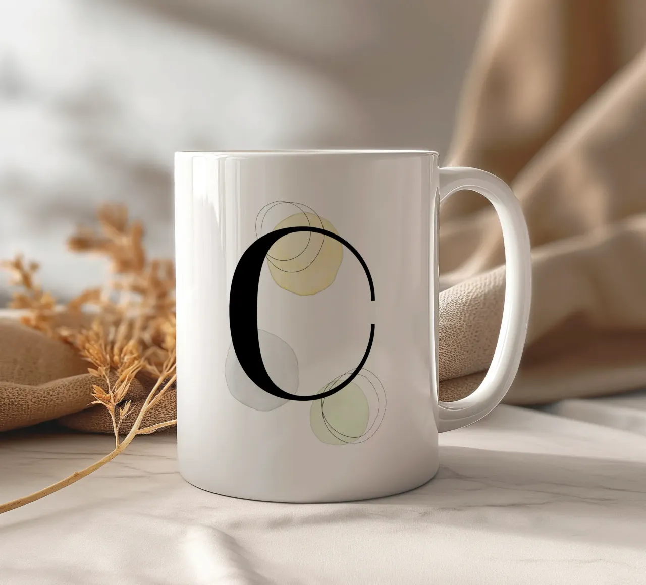 Lettera "C" - design dipinto a mano tazza in ceramica da Kate Brunch Design