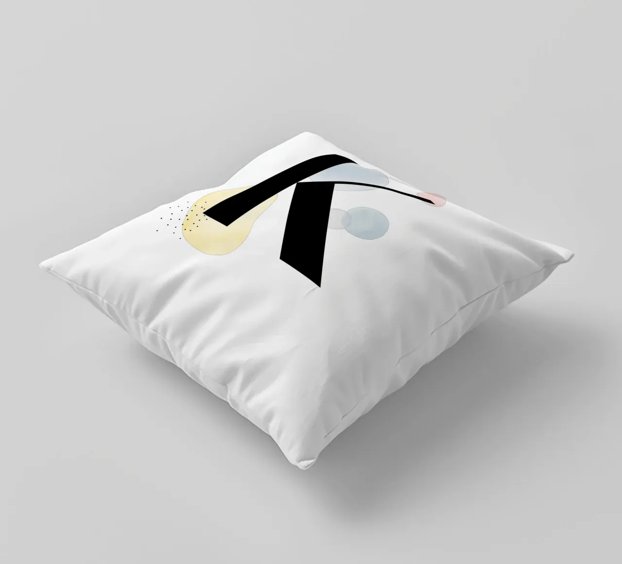 Lettera "K" - design dipinto a mano cuscino da Kate Brunch Design