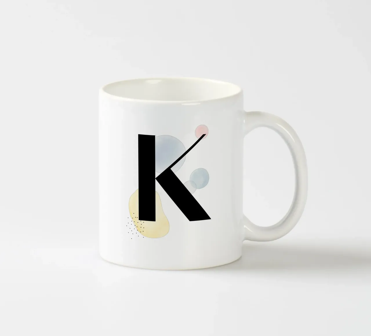 Buchstabe "K" - handgemaltes Design Keramik Tasse von Kate Brunch Design