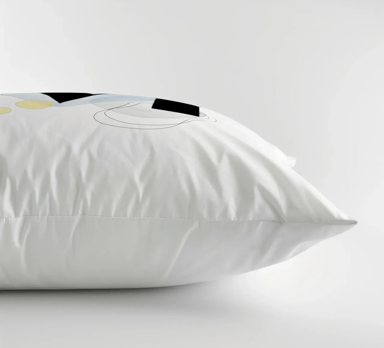 Lettera "M" - design dipinto a mano cuscino da Kate Brunch Design