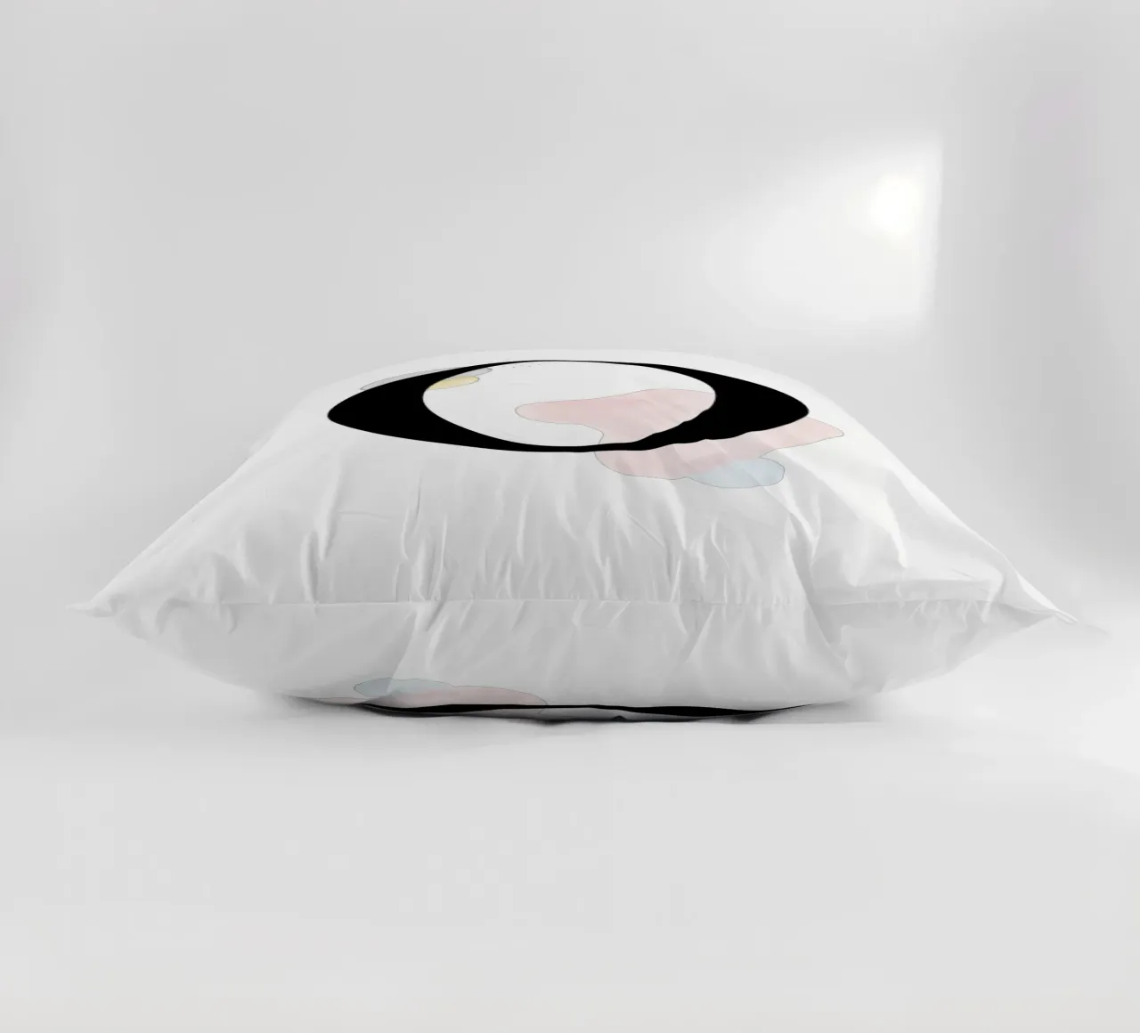 Lettera "O" - design dipinto a mano cuscino da Kate Brunch Design