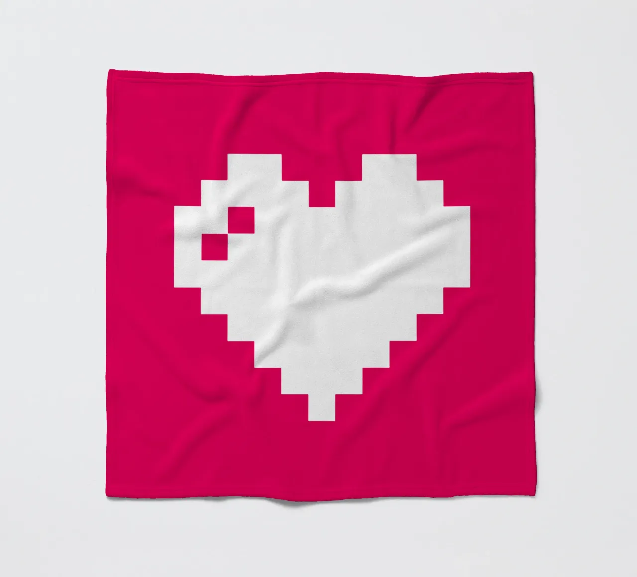 Amore digitale Cuore moderno Pixel Art Design coperta in pile da THE MOTIVATED TYPE