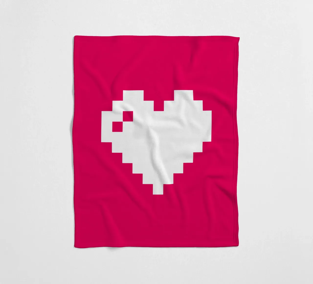Amore digitale Cuore moderno Pixel Art Design coperta in pile da THE MOTIVATED TYPE