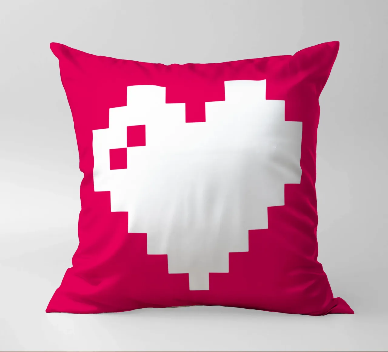 Amore digitale Cuore moderno Pixel Art Design cuscino da THE MOTIVATED TYPE