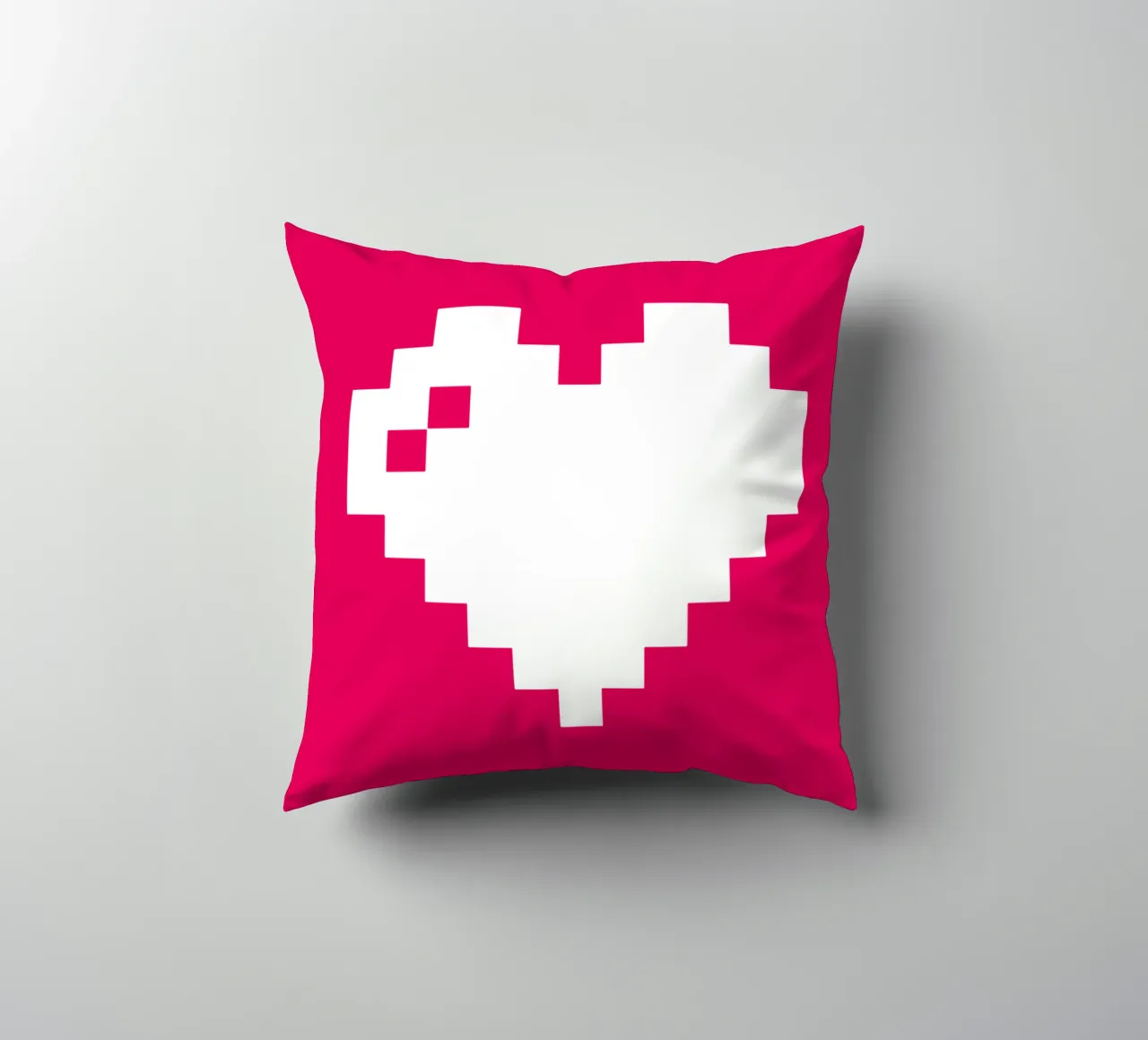 Amore digitale Cuore moderno Pixel Art Design cuscino da THE MOTIVATED TYPE
