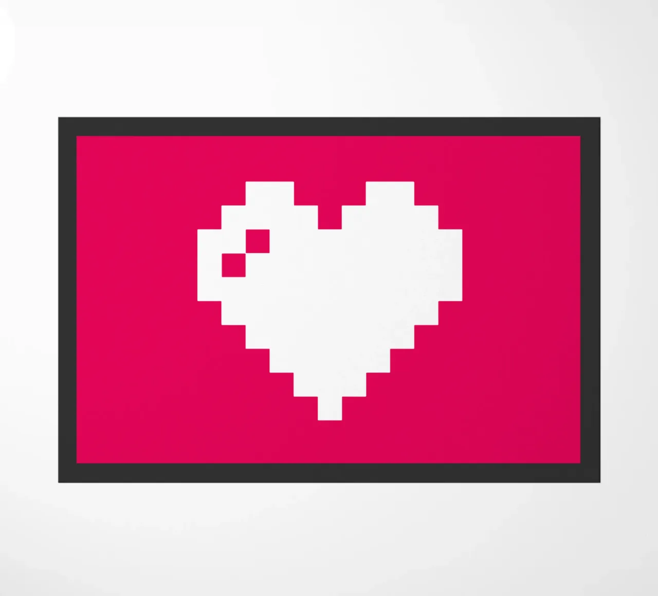 Amore digitale Cuore moderno Pixel Art Design zerbino da THE MOTIVATED TYPE