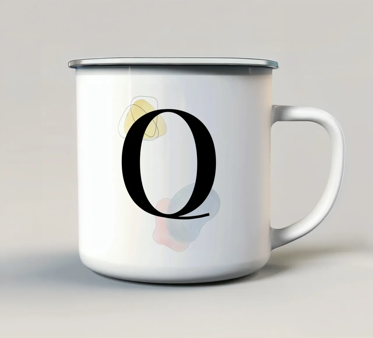 Lettera "Q" - design dipinto a mano tazza in smalto da Kate Brunch Design