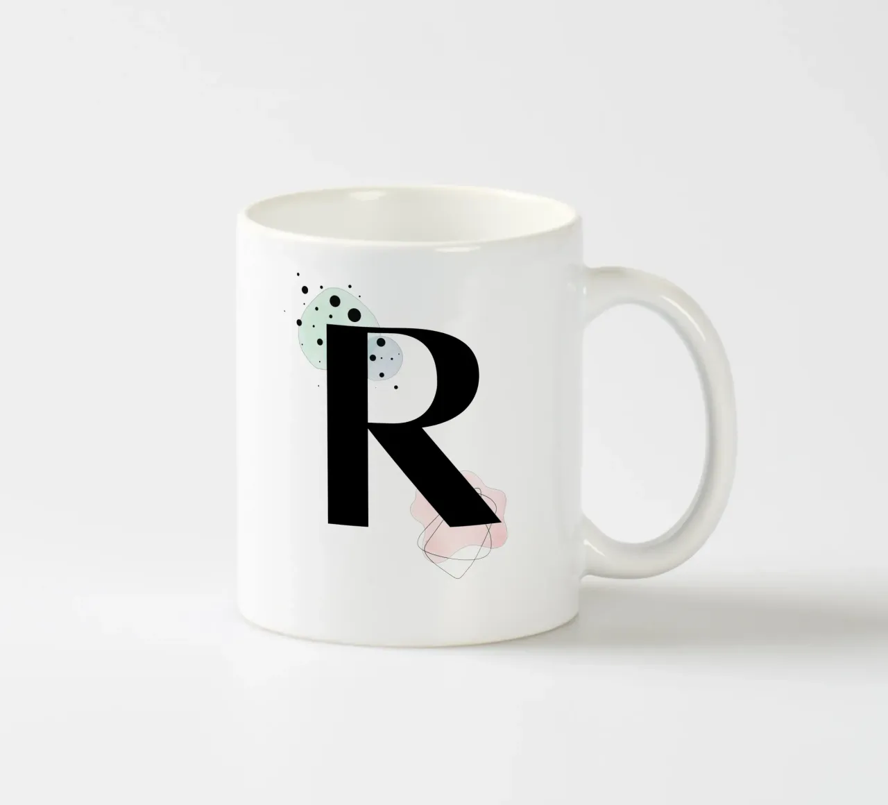 Lettera "R" - design dipinto a mano tazza in ceramica da Kate Brunch Design