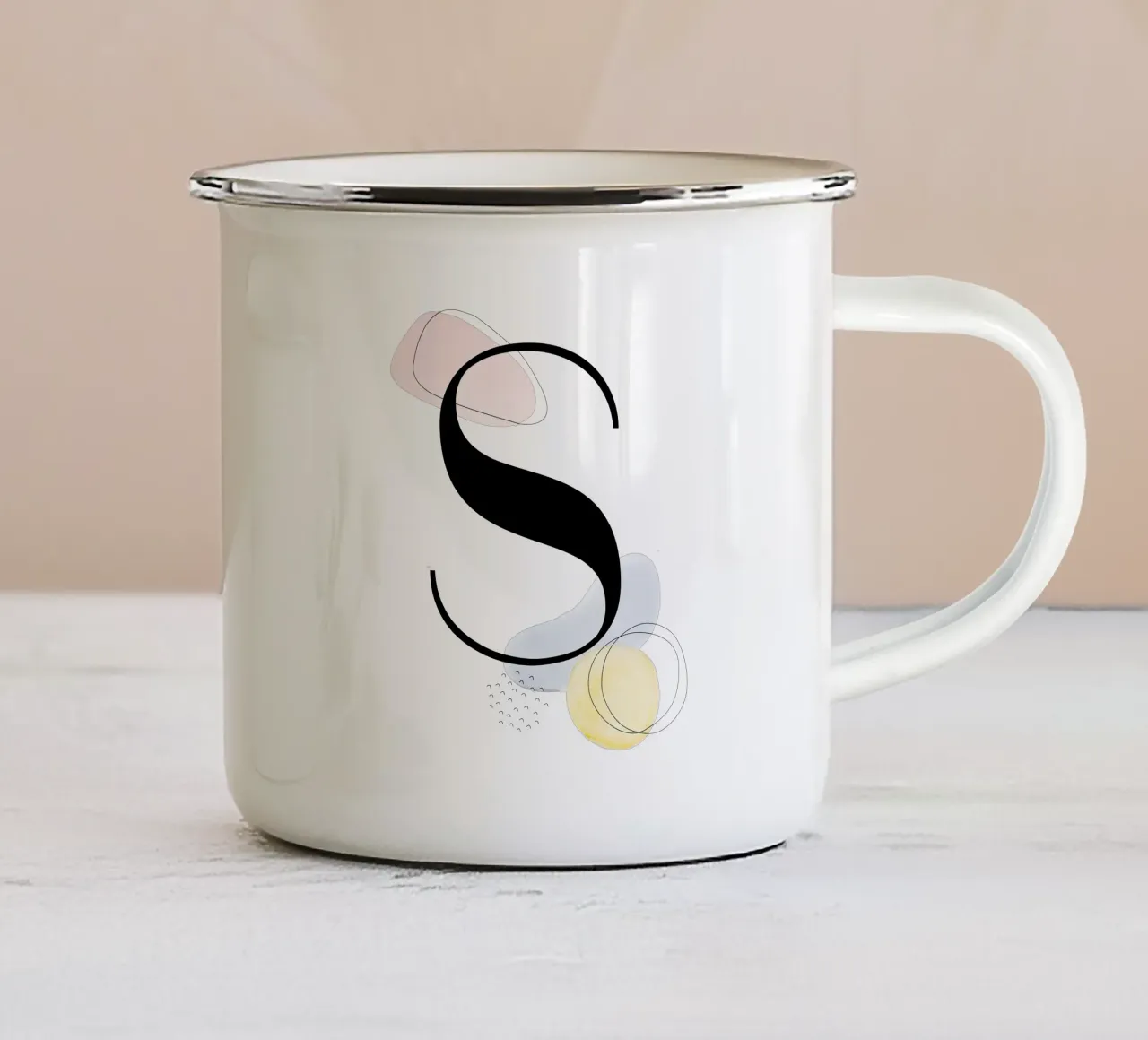 Lettera "S" - design dipinto a mano tazza in smalto da Kate Brunch Design