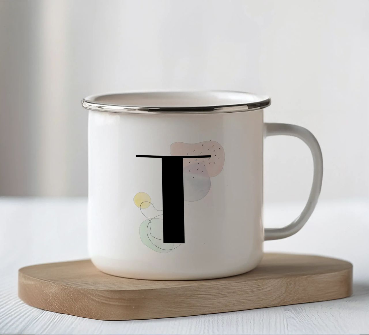Lettera "T" - design dipinto a mano tazza in smalto da Kate Brunch Design