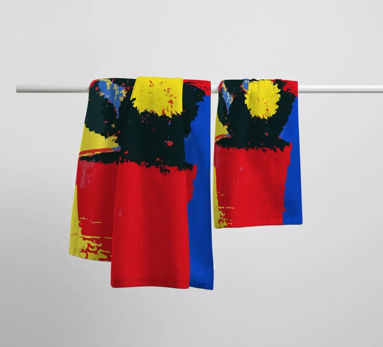 flowers in red and yellow bloom asciugamano da bagno da ramosashop