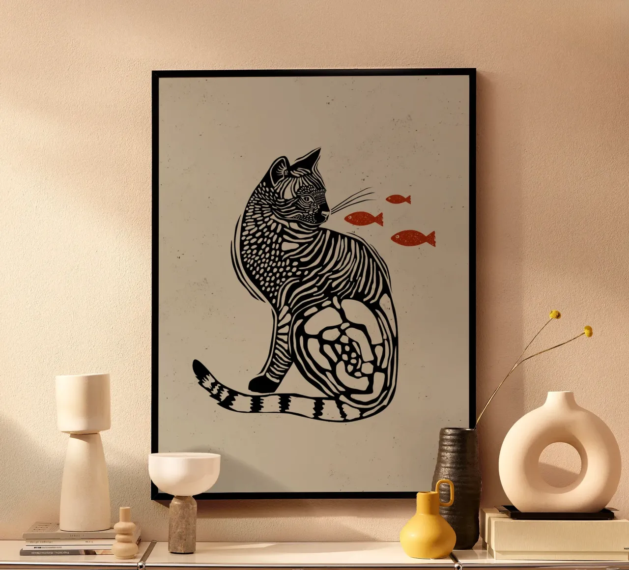 Gatto con pesce poster con telaio in alluminio da Indigo Rain