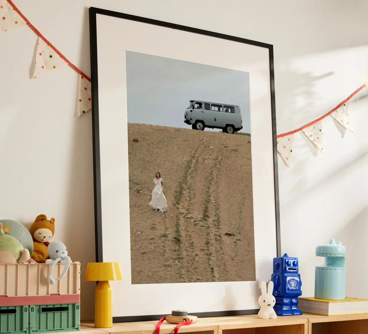 Be My Bride poster con telaio in plastica da Jan Luzar