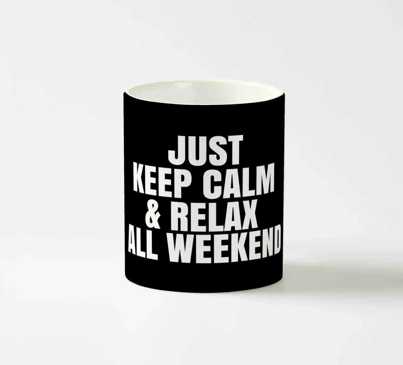 Just keep calm and relax all weekend tazza in ceramica da happieeagle