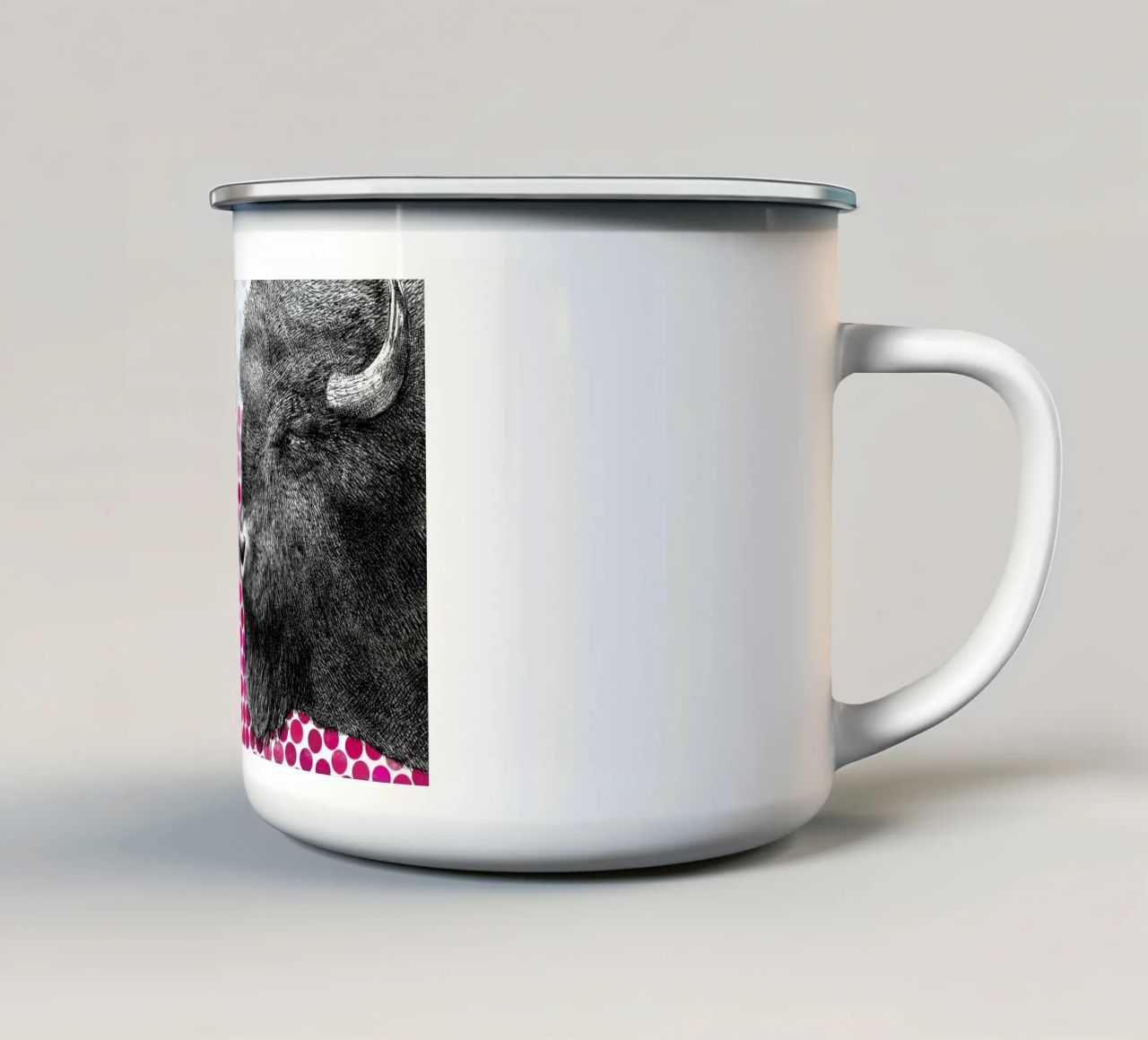 Bison and Butterfly tazza in smalto da Eric Fan