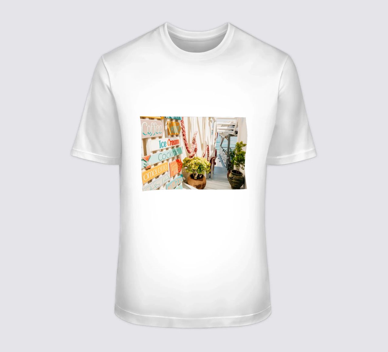 Scala per il mare con cartelli colorati - Creta, Grecia t-shirt da Bold and Retro