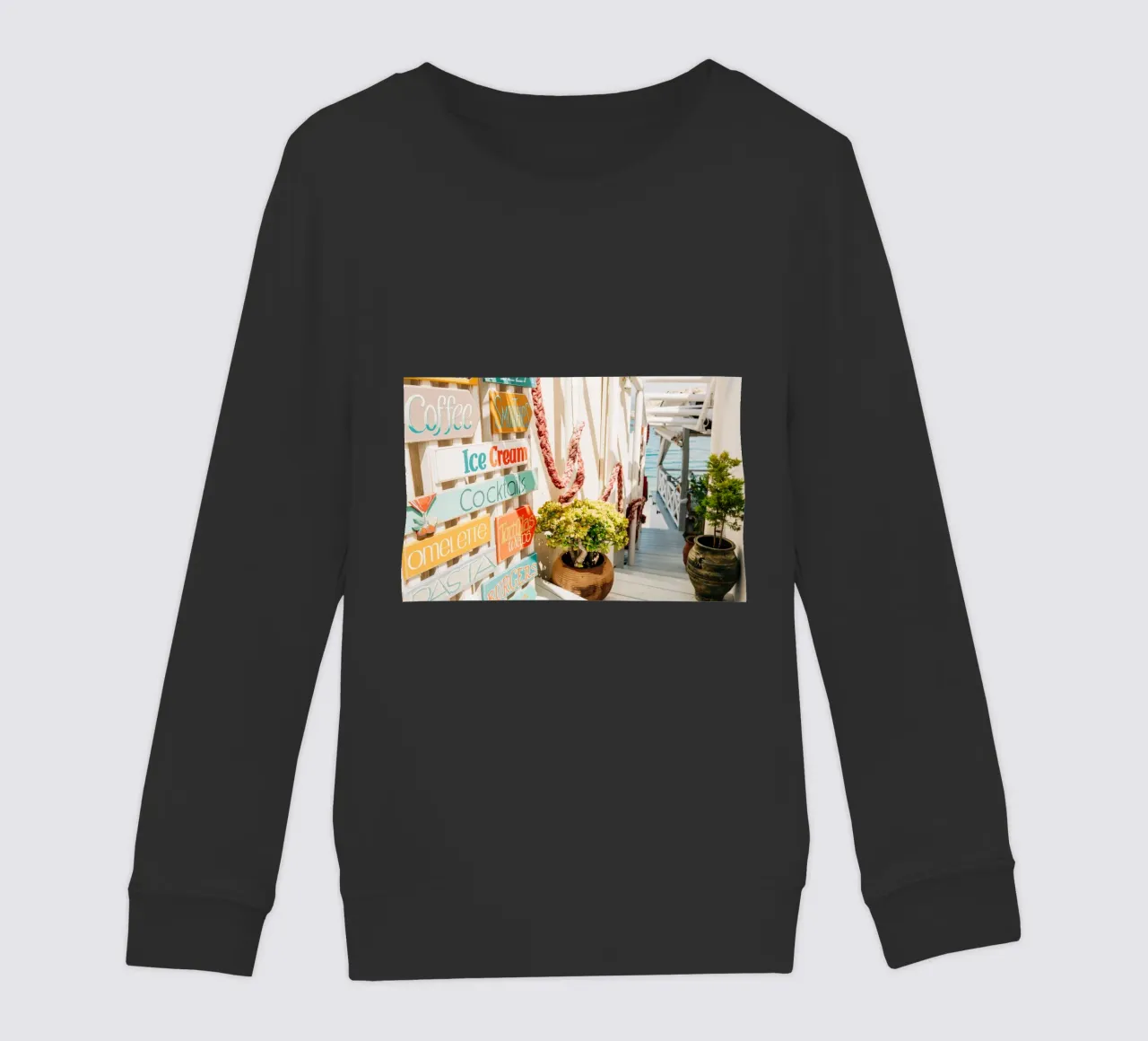 Scala per il mare con cartelli colorati - Creta, Grecia felpa bambino da Bold and Retro