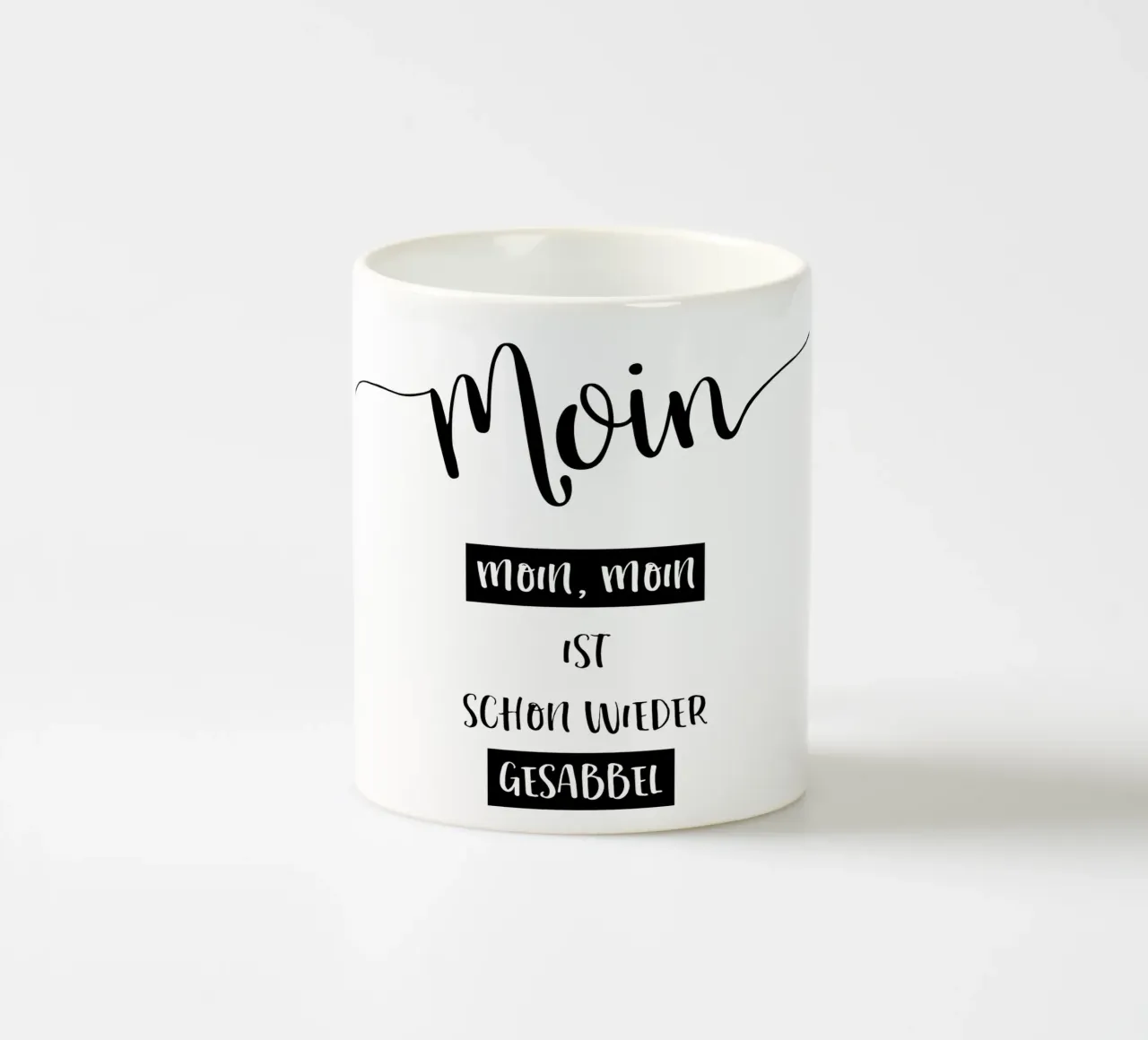 Plattdeutsch MOIN - MOIN, MOIN IST SCHON WIEDER GESABBEL tazza in ceramica da Melanie Viola