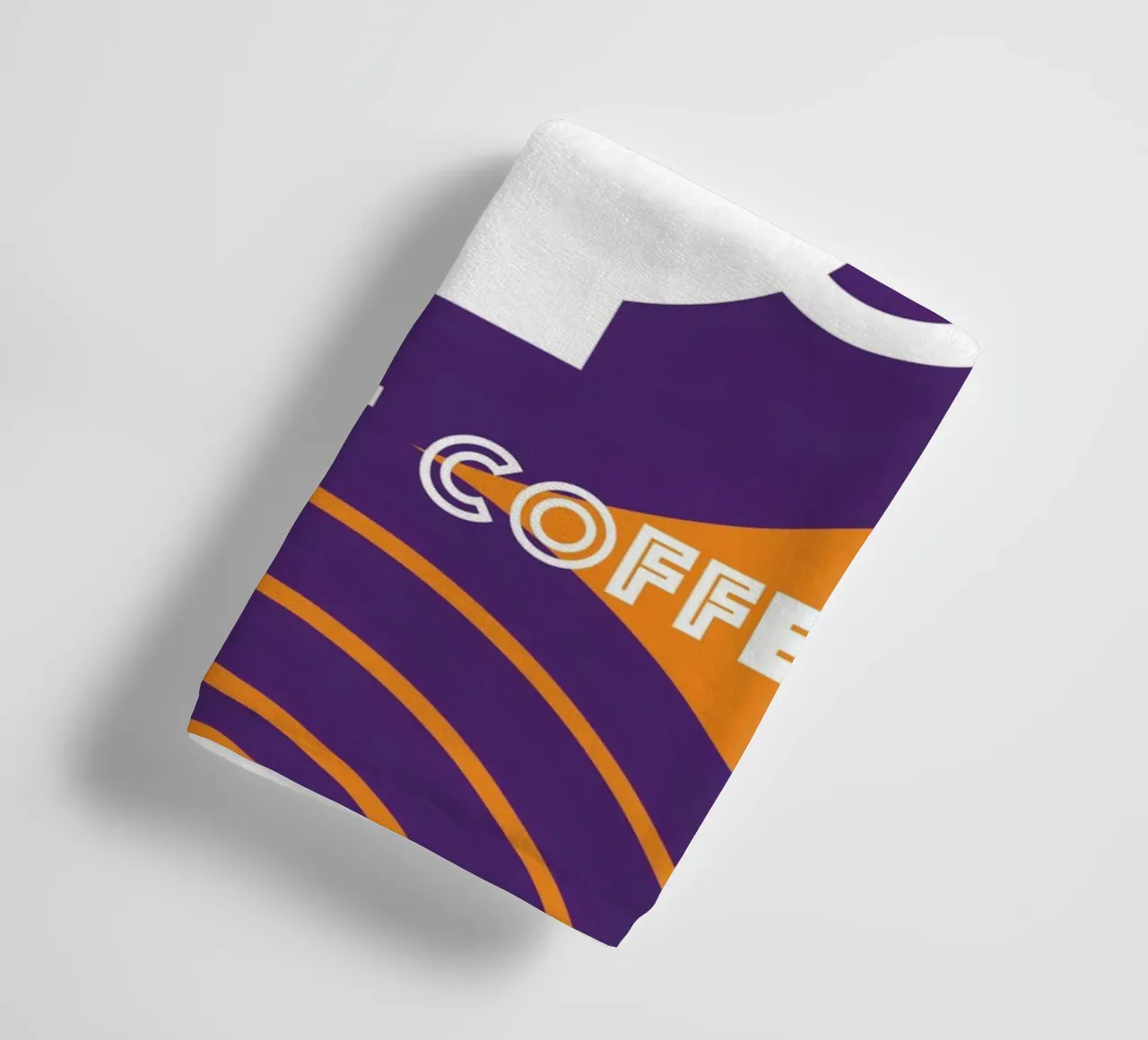 Ma prima il caffè" arte del caffè viola asciugamano da bagno da Carinaprint