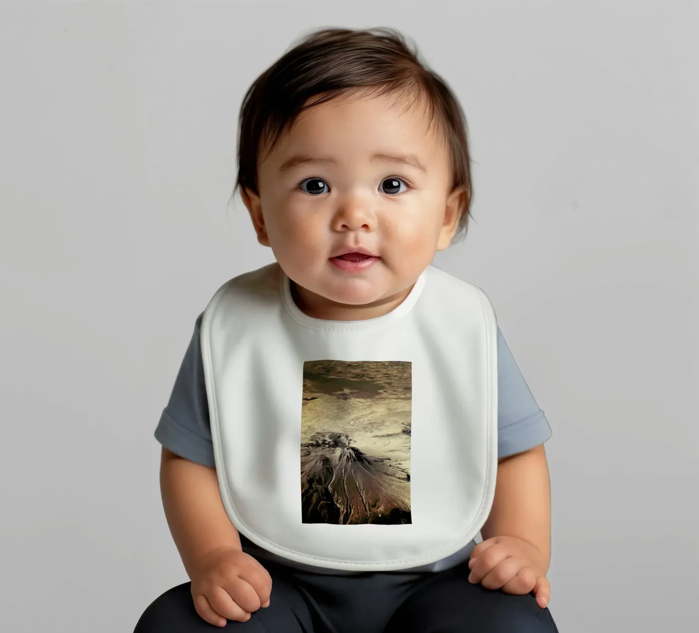 The Mountain baby slabbetje van Pale Grain