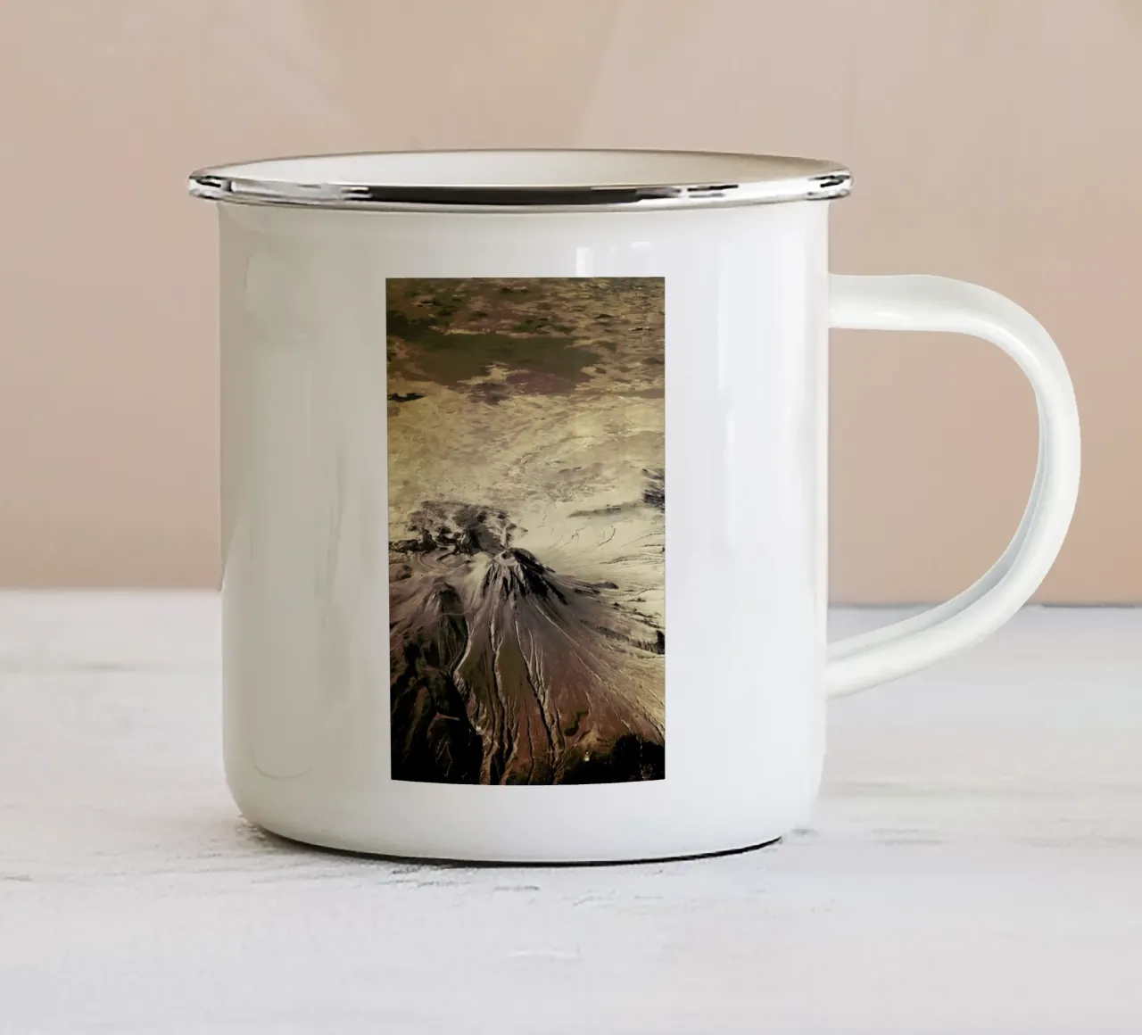 The Mountain tazza in smalto da Pale Grain