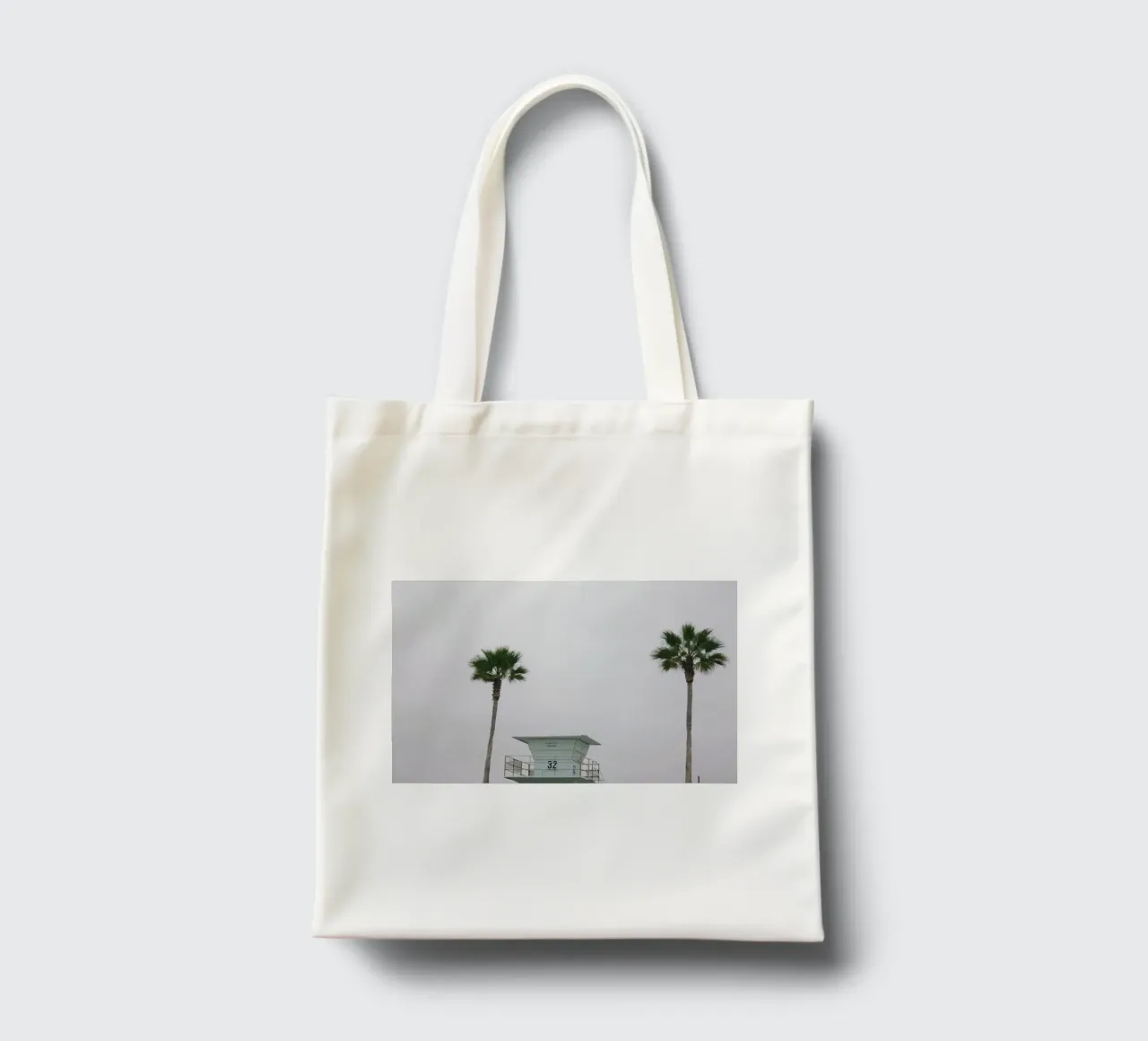 Lifeguard unter Palmen borsa in juta da The Wild Creative Studio