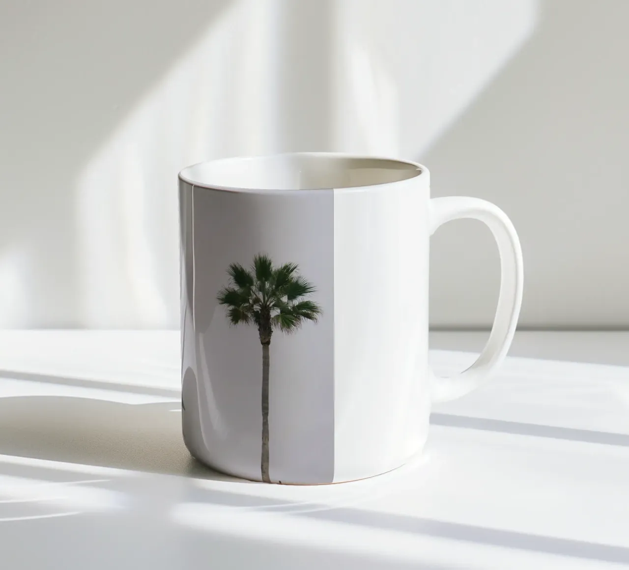 Lifeguard unter Palmen tazza in ceramica da The Wild Creative Studio