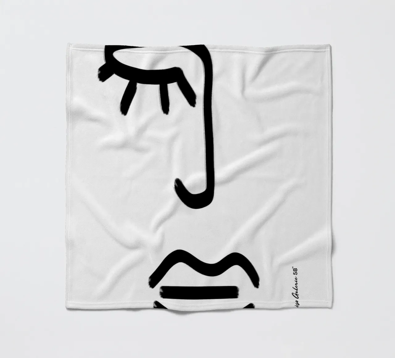 Infinite Whispers coperta in pile da Mike Leymi