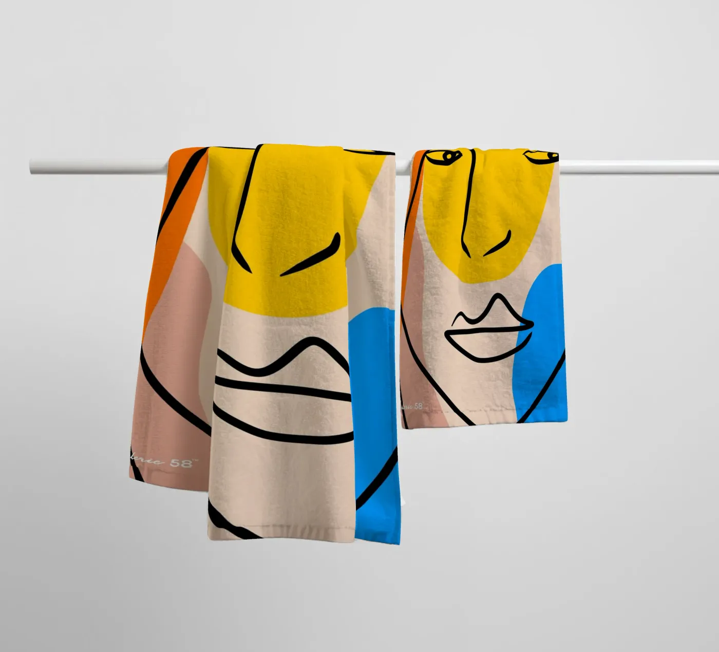 Subtle Glow badhanddoek van Mike Leymi