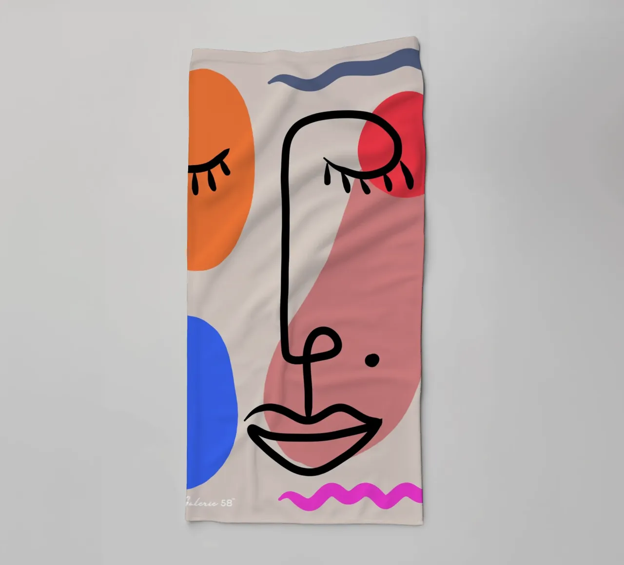 Hushed Reflections badhanddoek van Mike Leymi