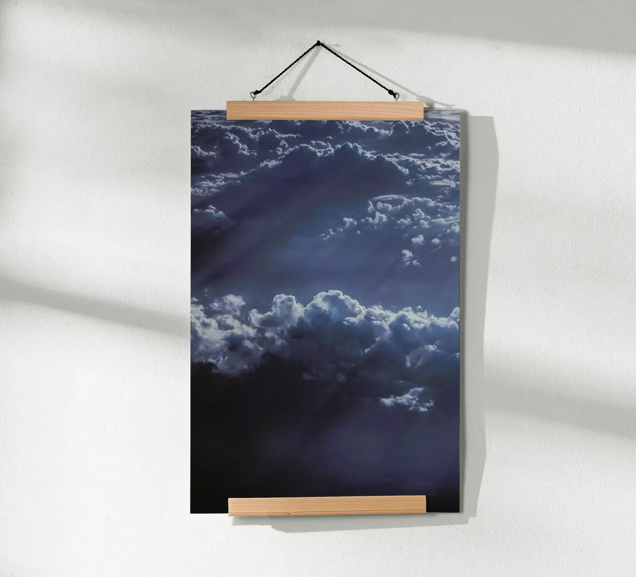 The Ray poster con telaio in alluminio da Pale Grain