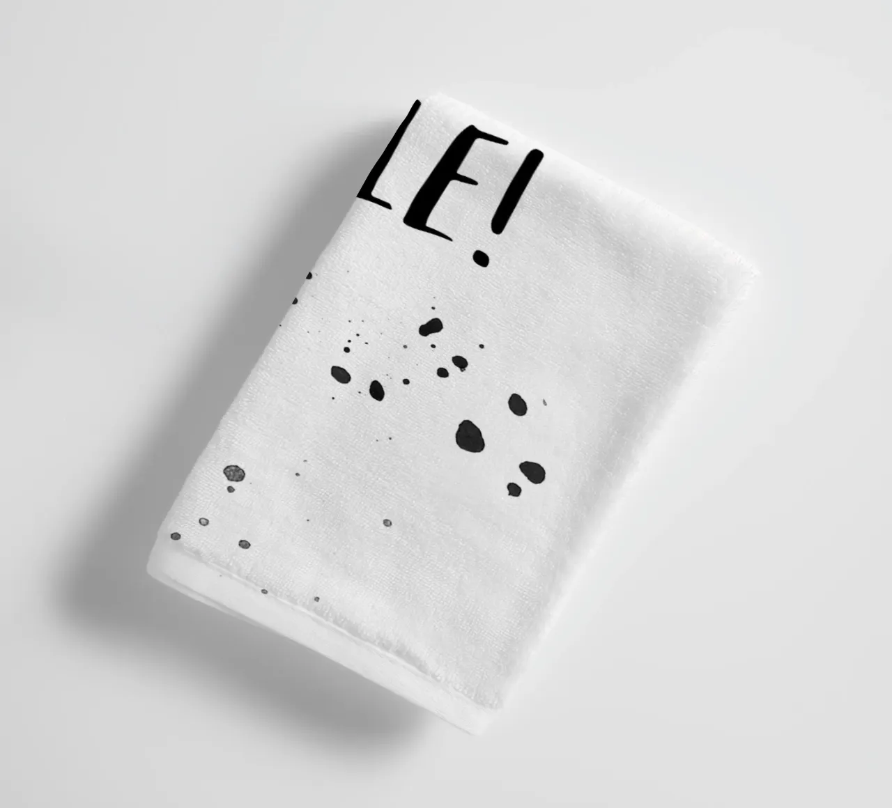 Berliner Schnauze PASS MA UFF KEULE towel by Melanie Viola