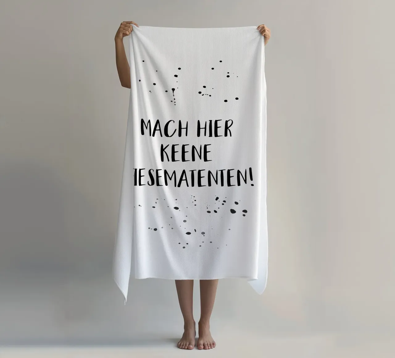 Berliner Schnauze MACH HIER KEENE FIESEMATENTEN telo mare da Melanie Viola