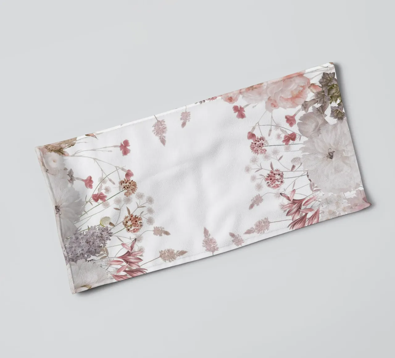 Serenata di petali: Una cornice di primavera vintage asciugamano da bagno da Flower Garden - Uta Naumann