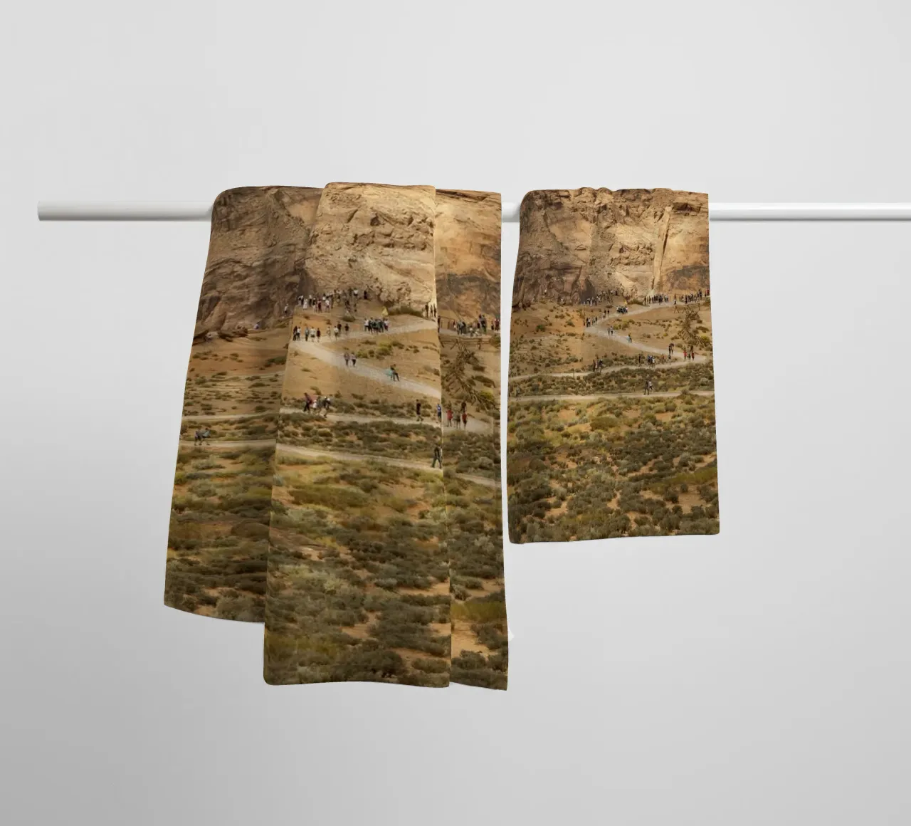 Path to Horseshoe Canyon in the US state of Utah towel by Barbara Buderath Fotodesign