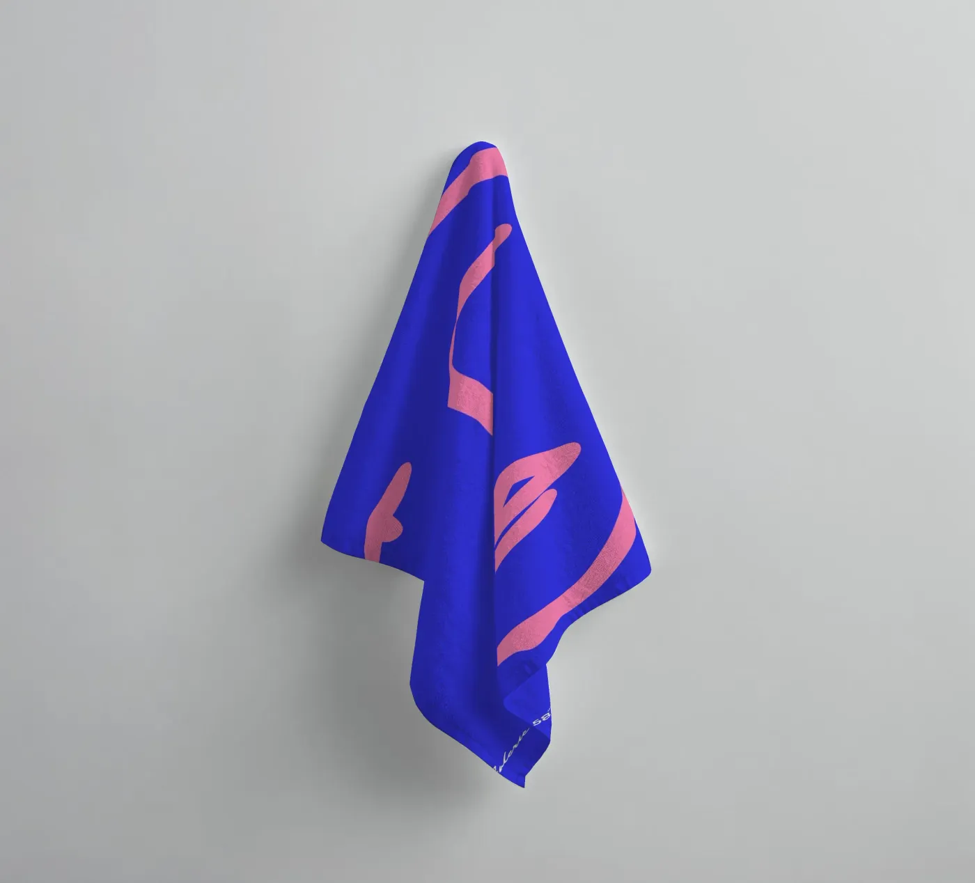 Twilight Echo badhanddoek van Mike Leymi