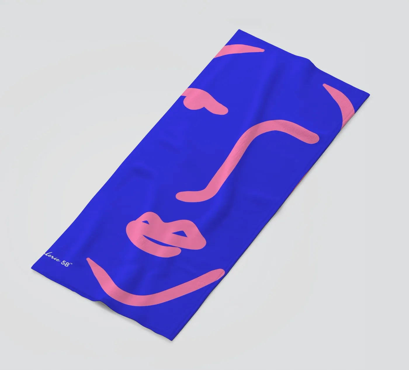 Twilight Echo strandhanddoek van Mike Leymi