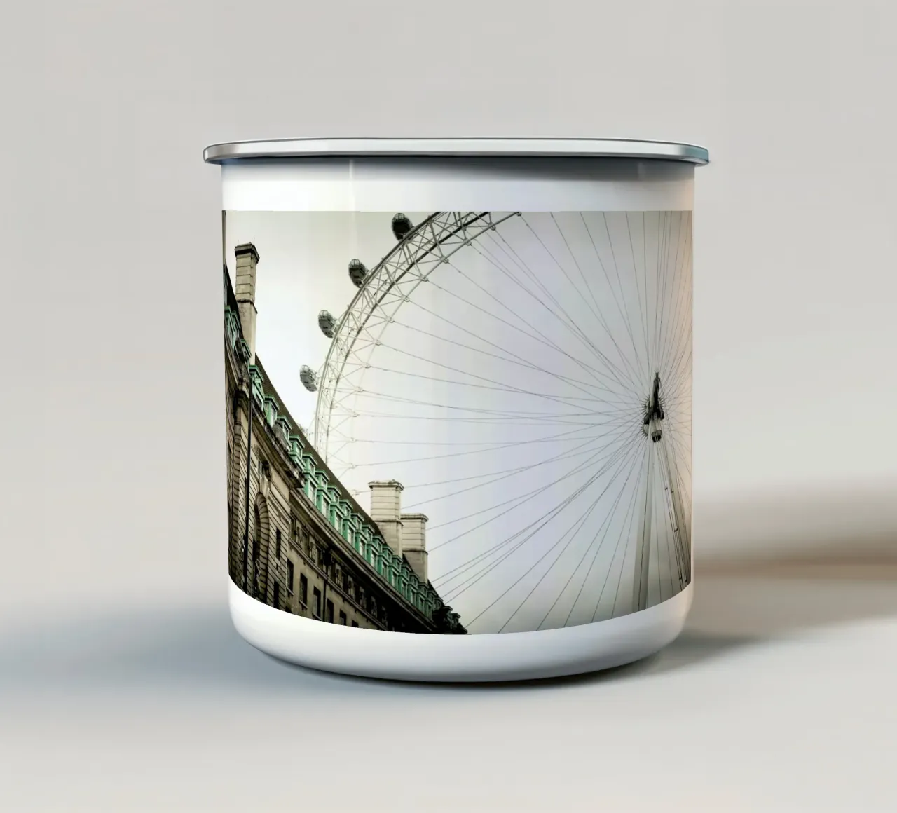 London tazza in smalto da Flo Klein