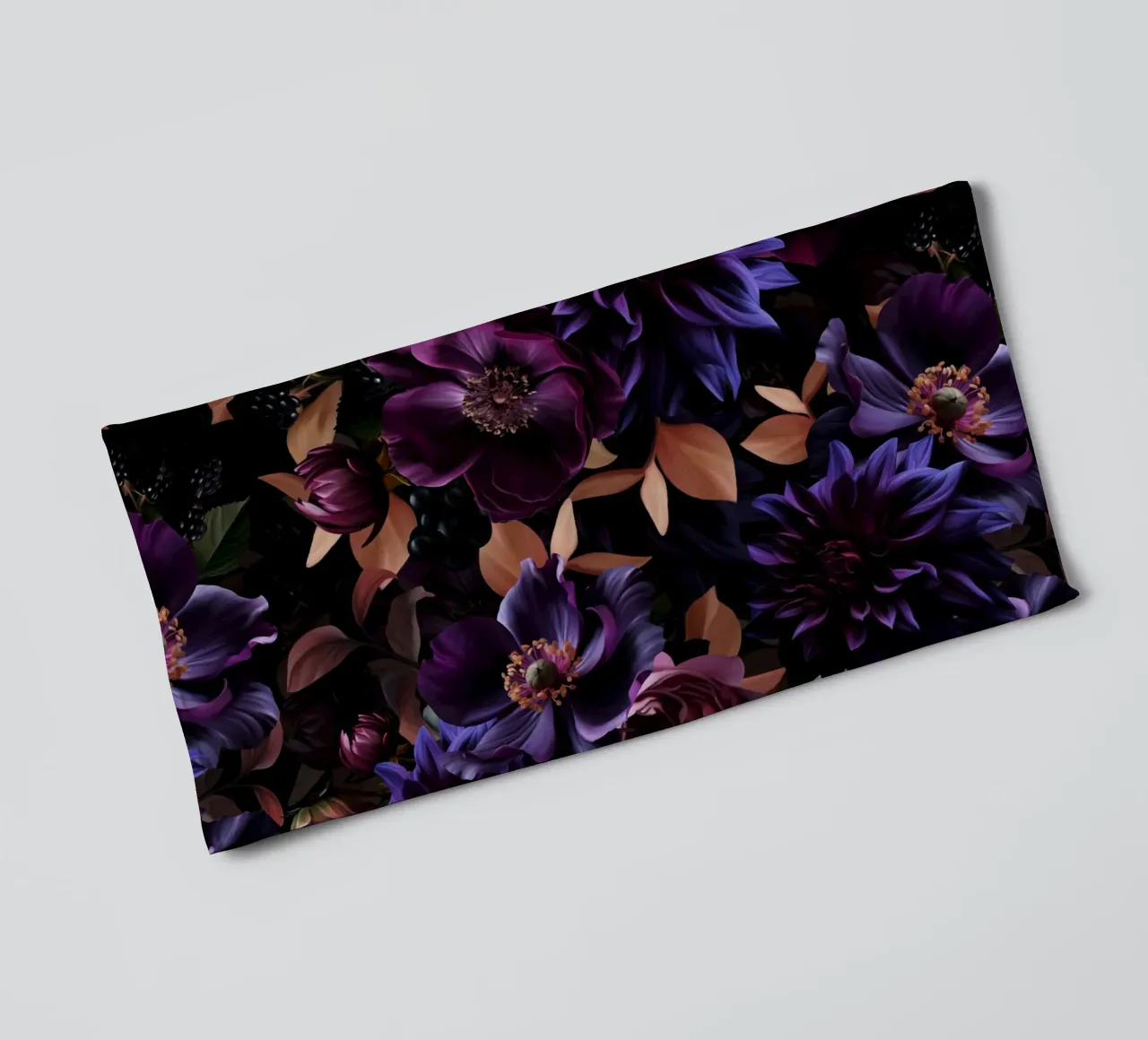 Giardino Barocco Viola Mistico di Mezzanotte asciugamano da bagno da Flower Garden - Uta Naumann