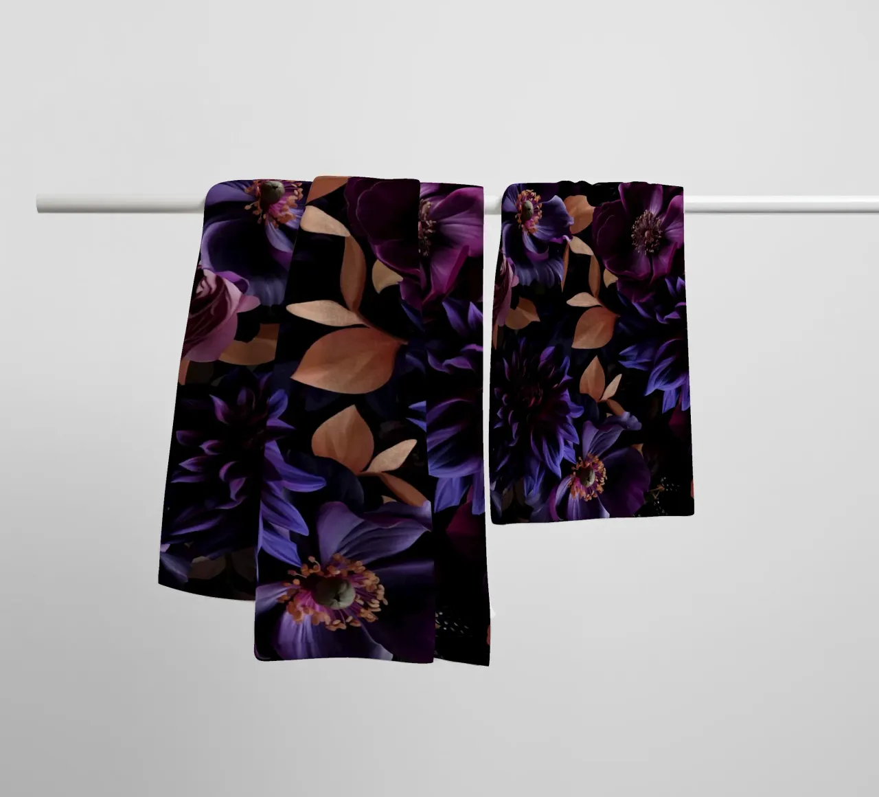 Giardino Barocco Viola Mistico di Mezzanotte asciugamano da bagno da Flower Garden - Uta Naumann